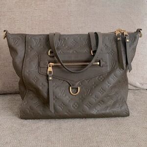 LOUIS VUITTON Lumineuse PM bag, in beige pebbled leather. Excellent condition.